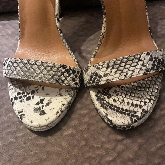 Snake print high heeled sandals - Picture 3 of 5